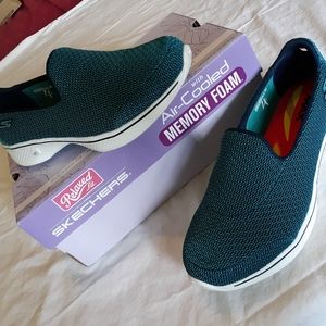 Womens Skechers Shoes GO WALK 4